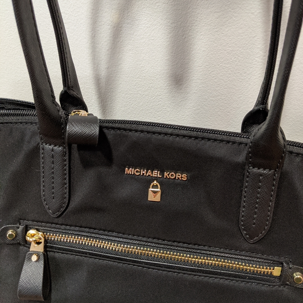 Michael Kors Kelsey Medium Tote - Picture 2 of 6